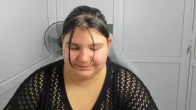 PhoenixFly live cam on StripChat