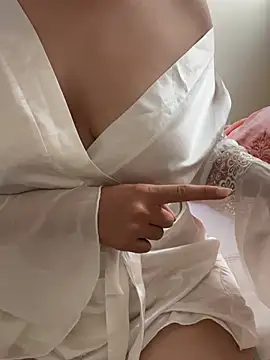 Rouh_ live cam on StripChat