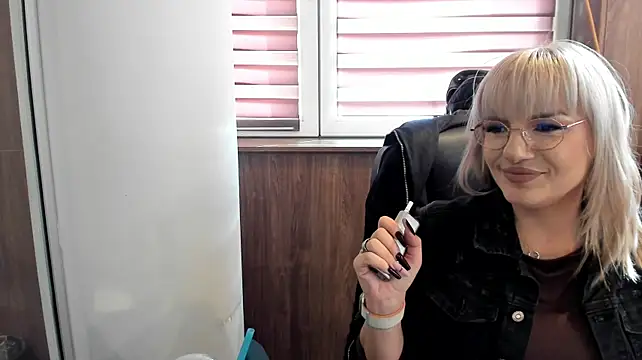 EllaWhisper live sex cam