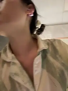 Cheating-wife live cam on StripChat