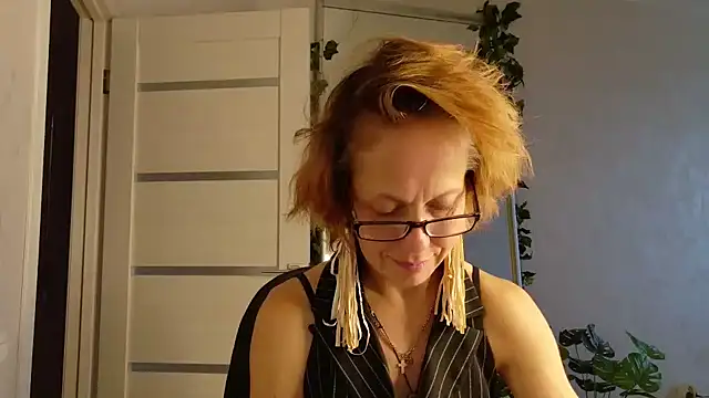 LioraWeiss live cam on StripChat