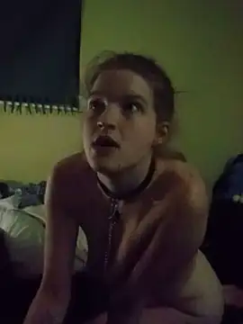 Freakydeafgirl live cam on StripChat