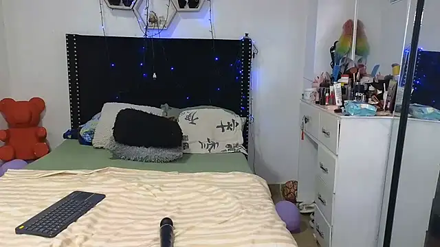 charlotte_077 live cam on StripChat