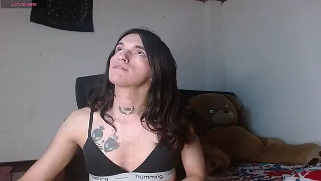 Scarlett_crastrawberry live cam on StripChat