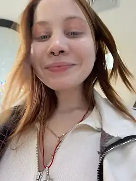 slaviccandy (F teen) - flash boobies in public mall