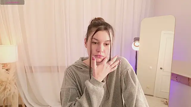 QuietyKira live cam preview