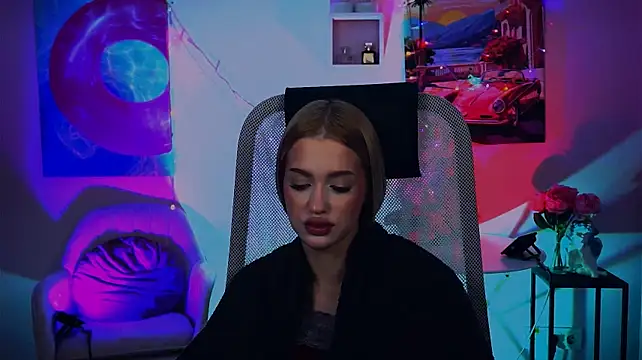 AngelaHolmes