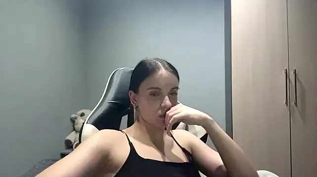 Hisaky live cam preview