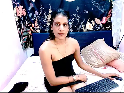 indiansexcsmile4u live cam on StripChat