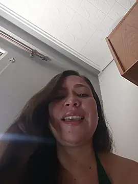 Live-Webcam-Show mit Luna-Gomez - Interaktive Lovense-Toys verfügbar