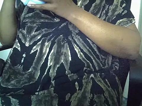 Curvy_Charm