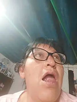 clarita_01 live cam preview