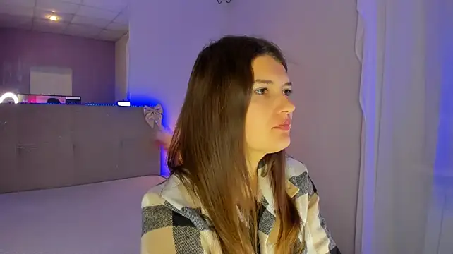 Laura_Leee