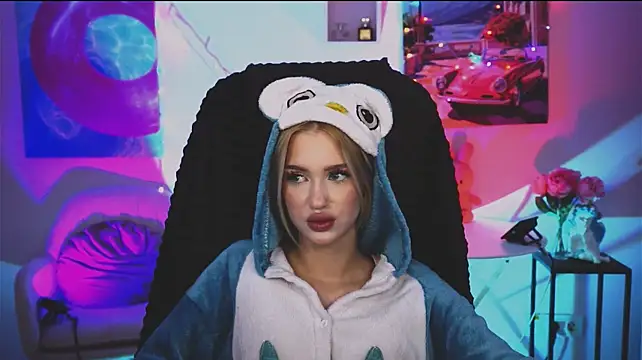 AngelaHolmes