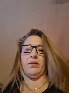Mariamakeucum live cam preview