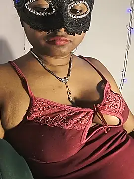 DIRTYSECRET_QUEEN_07