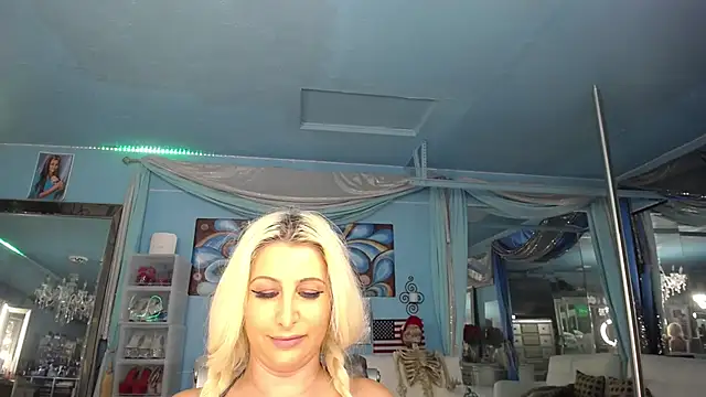 ADRIANNA_FOX