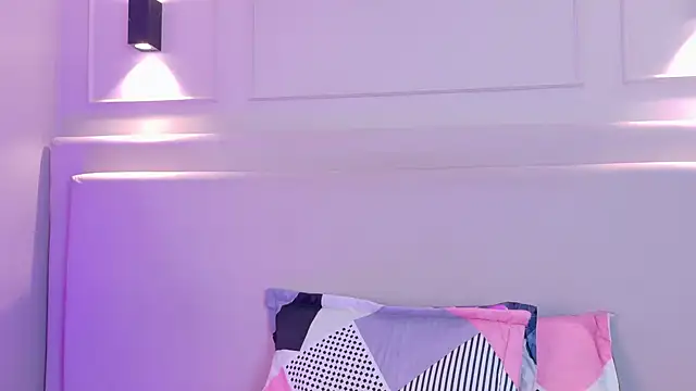 NaomiKlarc