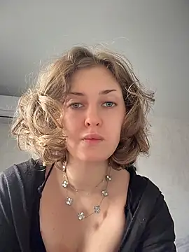 KellyKeler live cam on StripChat