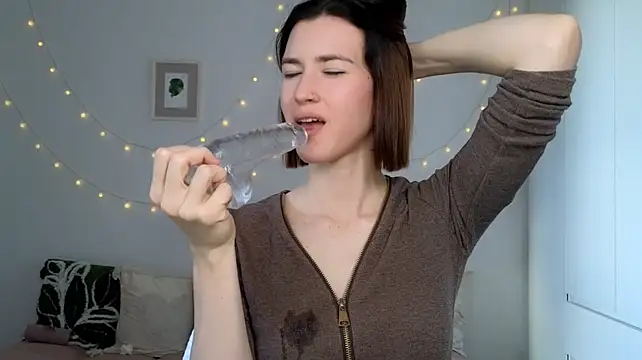AliciaNewell live cam on StripChat