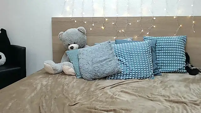 SophieyMoon live cam on StripChat