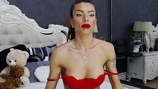 LaraDivine live cam on StripChat