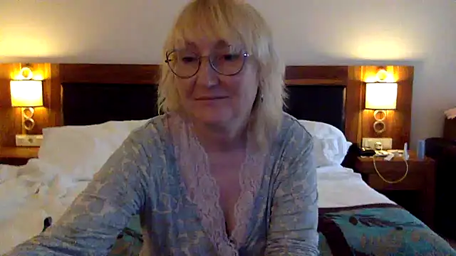 Zeyona live cam on StripChat