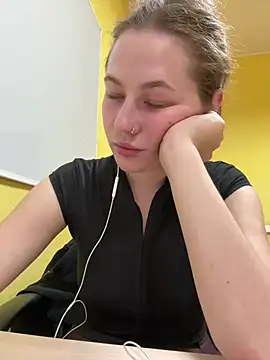 AsynaYuuki live cam on StripChat