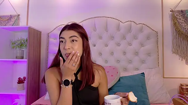 AriaStonne live cam on StripChat