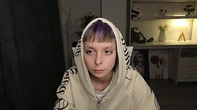 RomaineFlatten live cam on StripChat