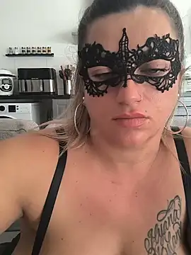 Live-Webcam-Show mit NinaRicci1518 - Interaktive Lovense-Toys verfügbar