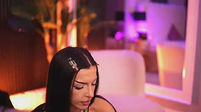 NouraMalvi captura de la sala en vivo en Stripchat