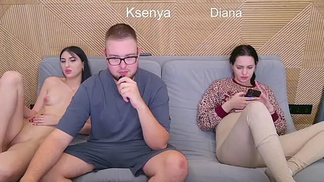 Ksenny live cam on StripChat