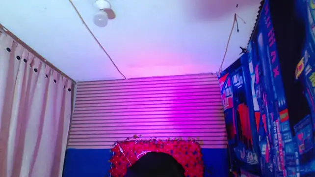 rosse_2504 live cam on StripChat