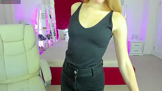 Alina_Blonde live cam on StripChat