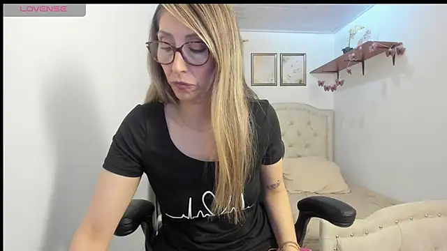 scarletfs live cam on StripChat