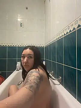 Naughtbaby_2025 live cam on StripChat