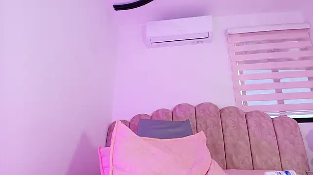 Malaia_thompson_ live cam on StripChat