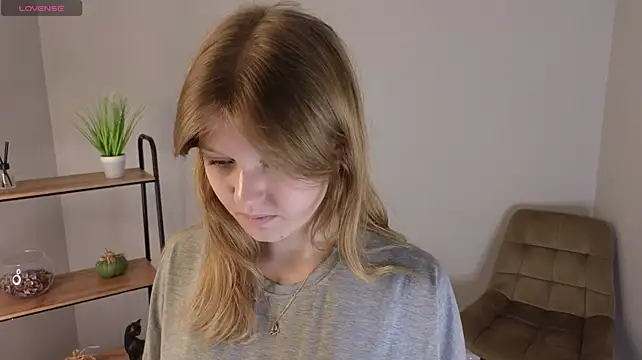 MavisHarding live cam on StripChat