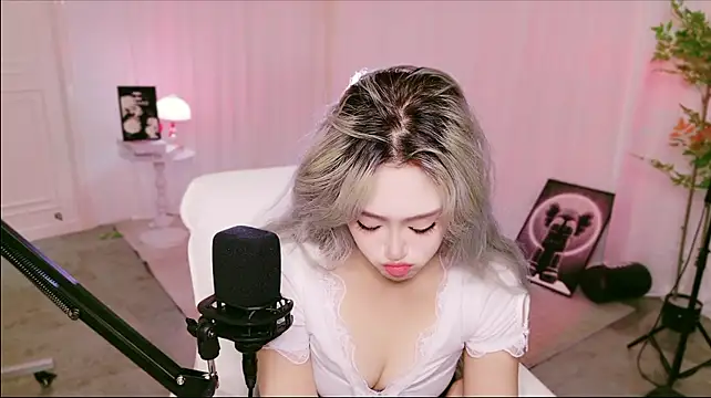Diudiu-1 live cam on StripChat