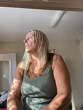 Blondnboujee53