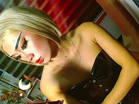 HOLLYWOOD_QUEEN_88