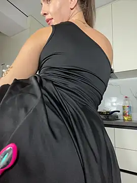 CurlyLara live sex cam