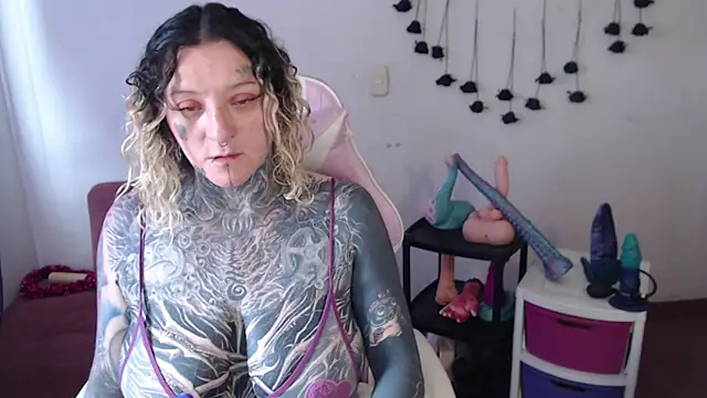 SLOPPYTITSS live cam on StripChat