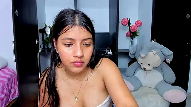 zara_cute live cam on StripChat