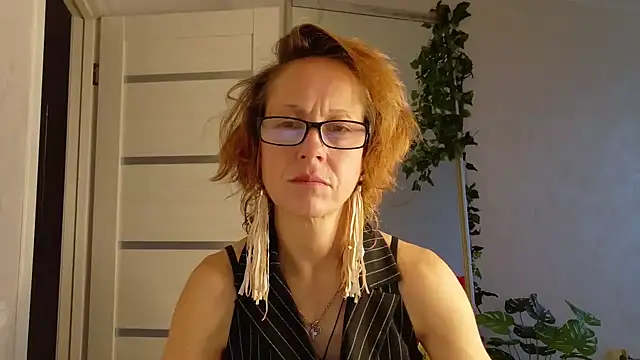 LioraWeiss live cam on StripChat