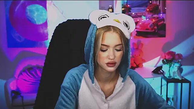 AngelaHolmes