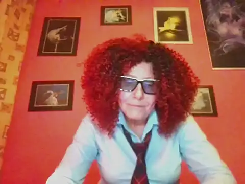 ChristineLovely live cam on StripChat