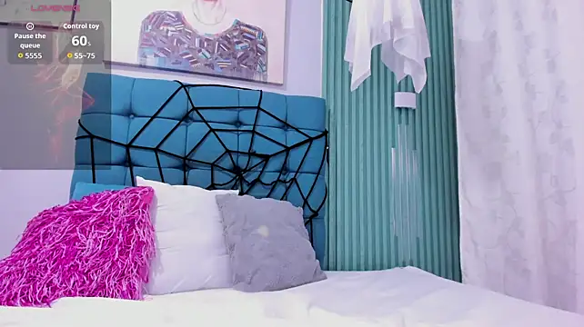 Dianita_bitch live cam on StripChat