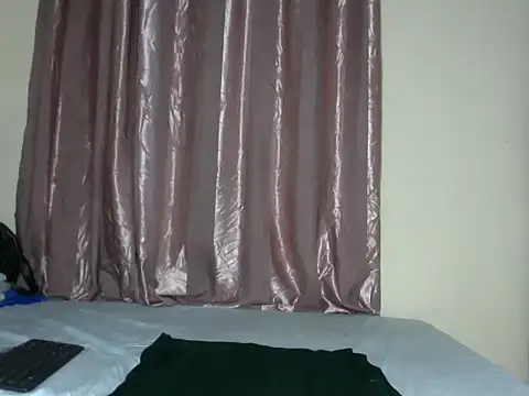 sexygirly2 live cam on StripChat